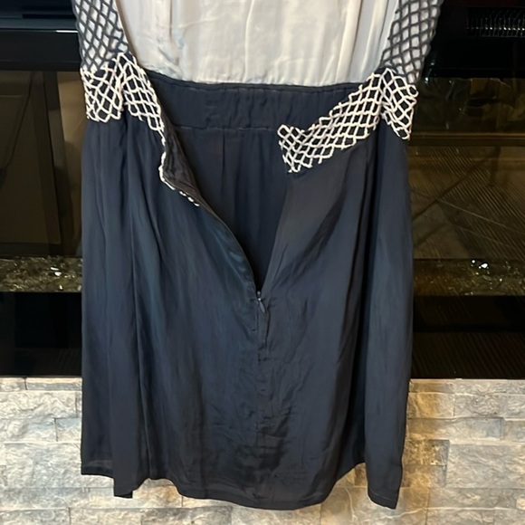 Chloe Oliver party dress with open back gray and beige size Medium - Picture 9 of 10